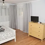 אכסניה Grey House *