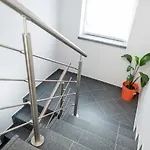 Grey House * Breslau