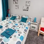 Grey House Hostel *