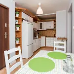 Grey House بيت شباب