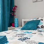 Grey House بيت شباب