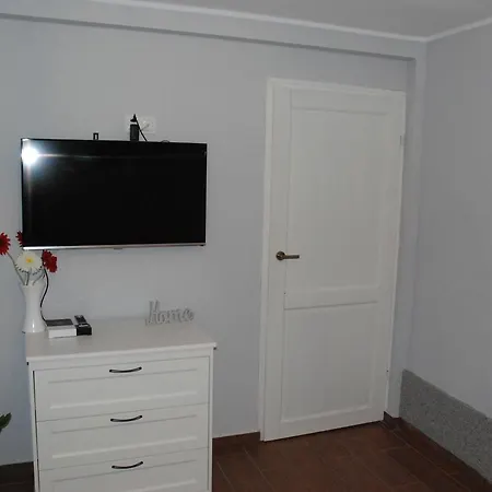 Grey House بيت شباب فروتسواف